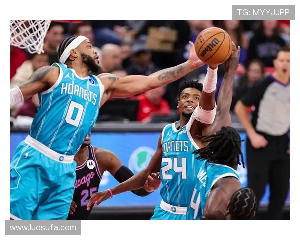 1992年公牛队与黄蜂队对决回顾:经典比赛瞬间与球星表现分析